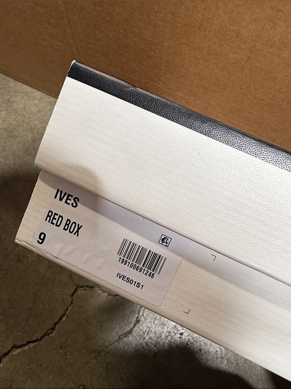Steve Madden White and Black Shoe Box Label